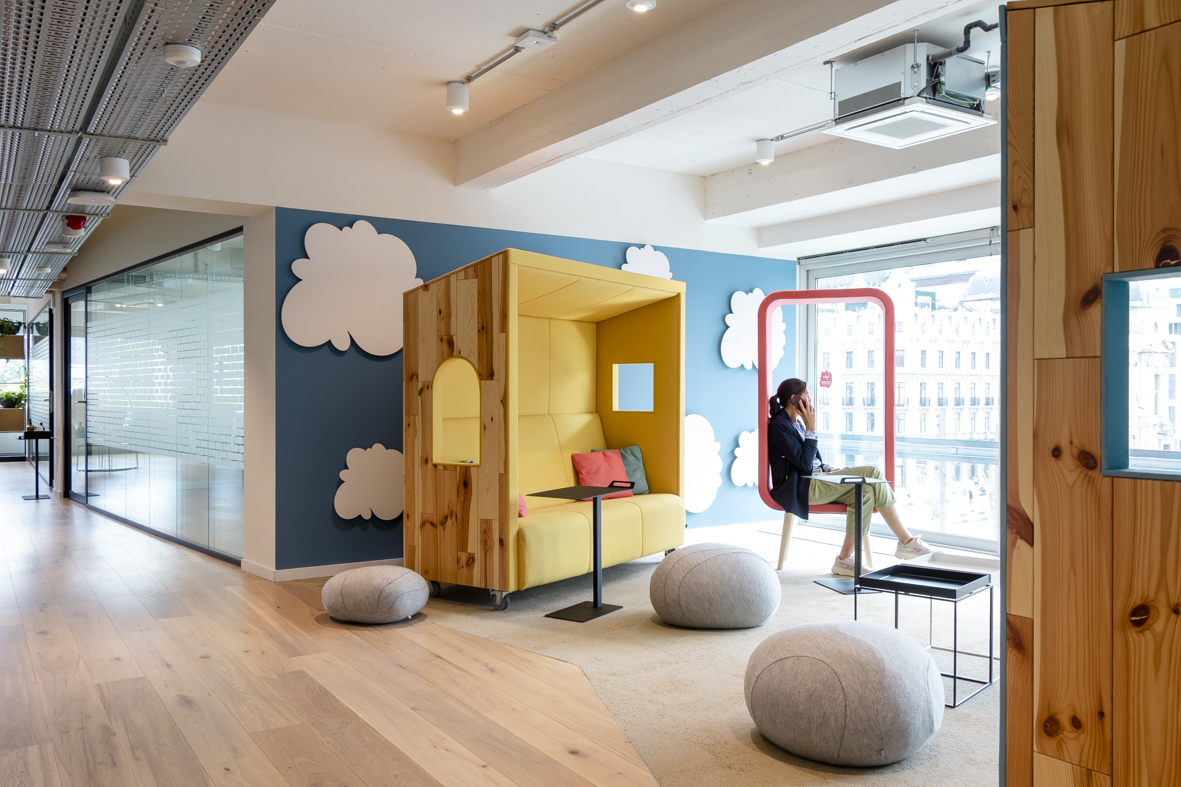 ZH - Frame - Tail - Mieke - Brain Embassy Antwerpen.jpg