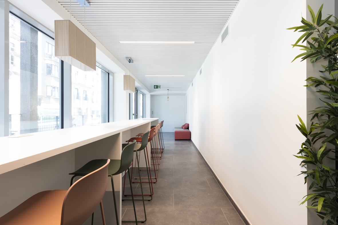 CAF - Neo Lite barstool - Huis vd Solidariteit.jpg